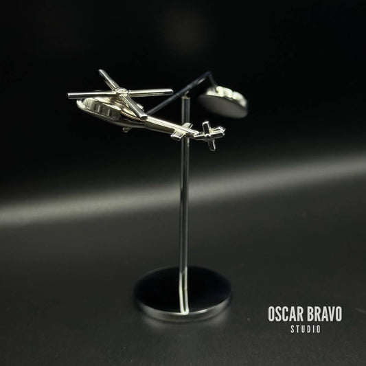 UH-60 Blackhawk Balance Model – Chrome Helicopter Desk Sculpture – Skorsky Gift for Pilots & Aviation Enthusiasts OSCAR BRAVO STUDIO