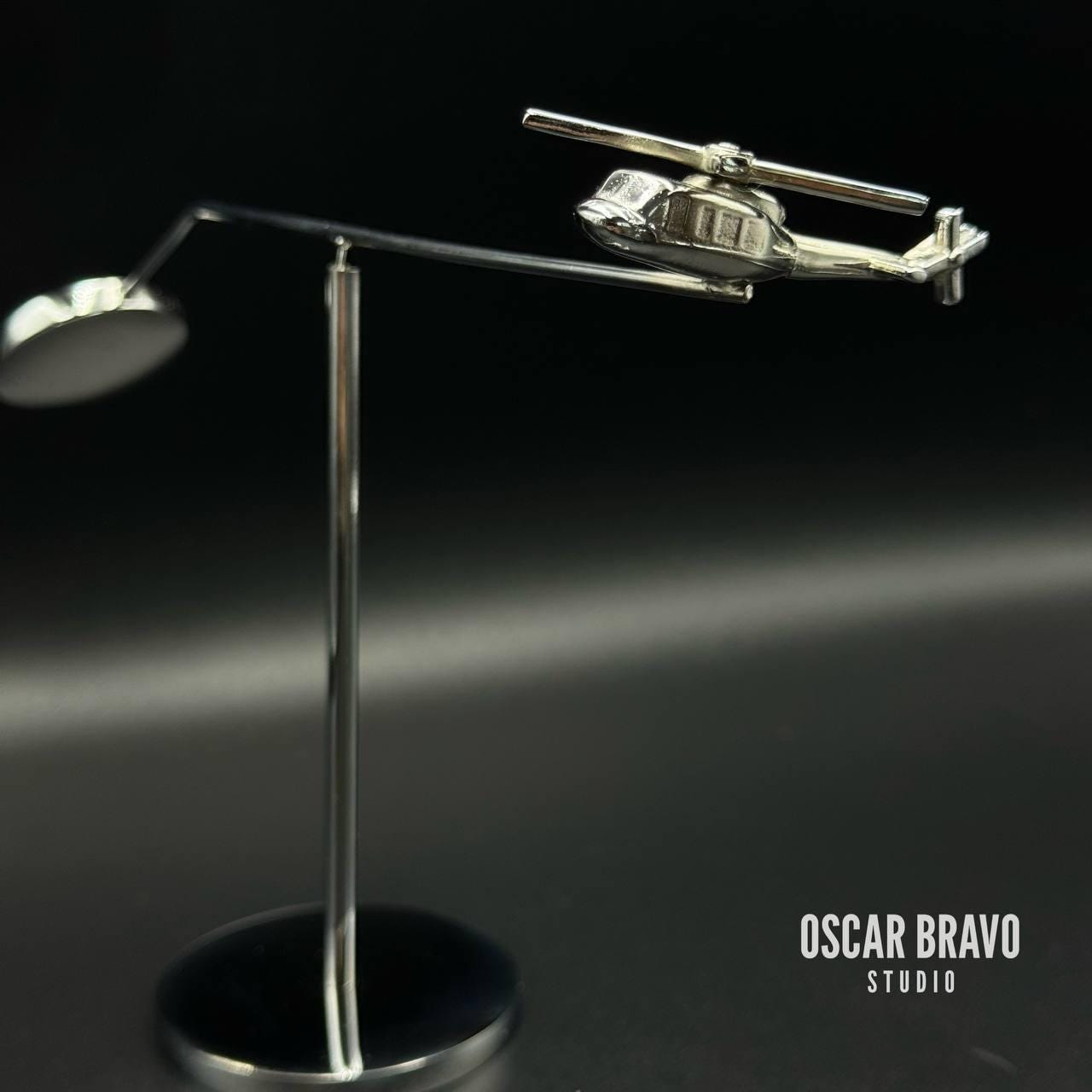 UH-60 Blackhawk Balance Model – Chrome Helicopter Desk Sculpture – Skorsky Gift for Pilots & Aviation Enthusiasts OSCAR BRAVO STUDIO