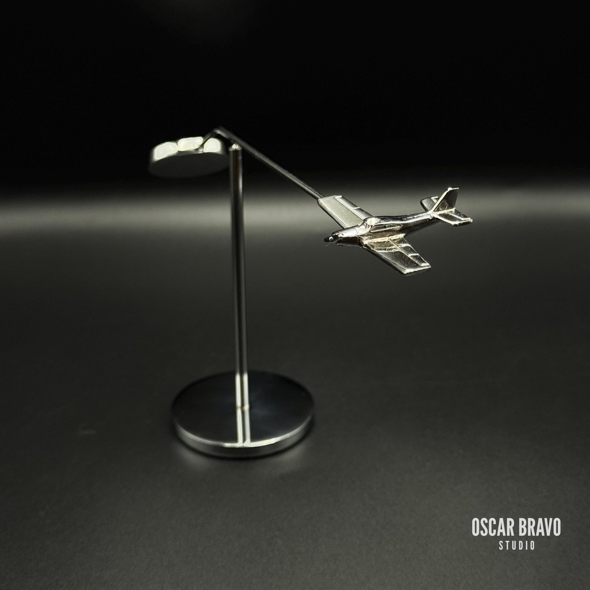 PA-28 Piper Kinetic Balance Model | Chrome Aircraft Sculpture, Pilot Gift OSCAR BRAVO STUDIO