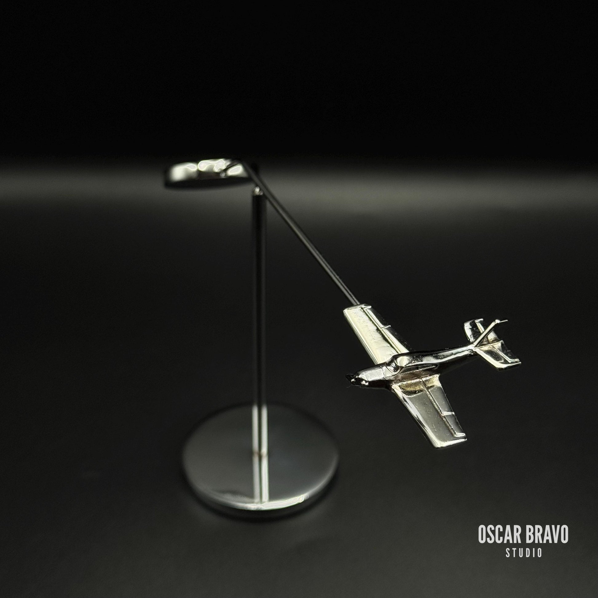 PA-28 Piper Kinetic Balance Model | Chrome Aircraft Sculpture, Pilot Gift OSCAR BRAVO STUDIO
