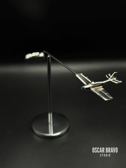 PA-28 Piper Kinetic Balance Model | Chrome Aircraft Sculpture, Pilot Gift OSCAR BRAVO STUDIO