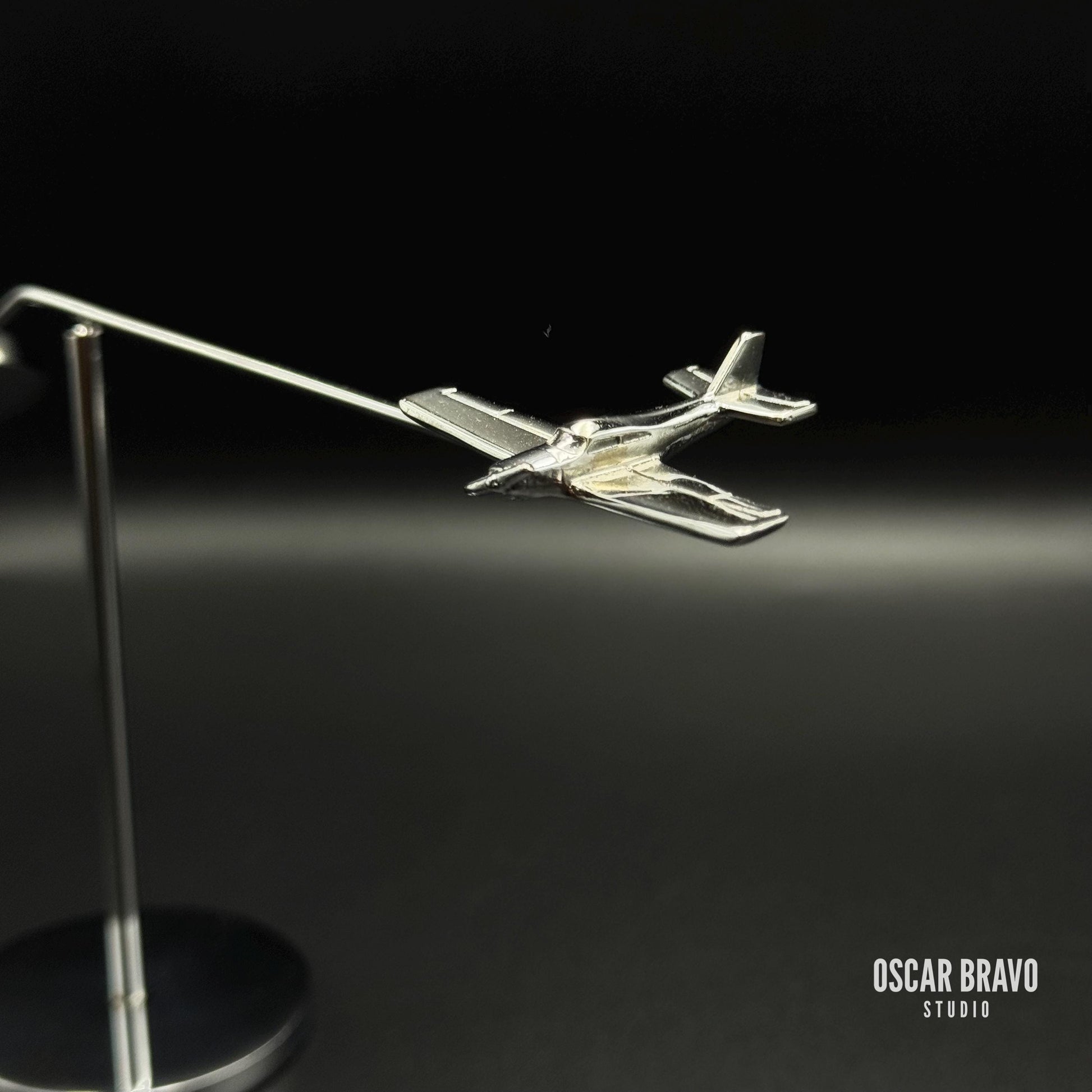 PA-28 Piper Kinetic Balance Model | Chrome Aircraft Sculpture, Pilot Gift OSCAR BRAVO STUDIO